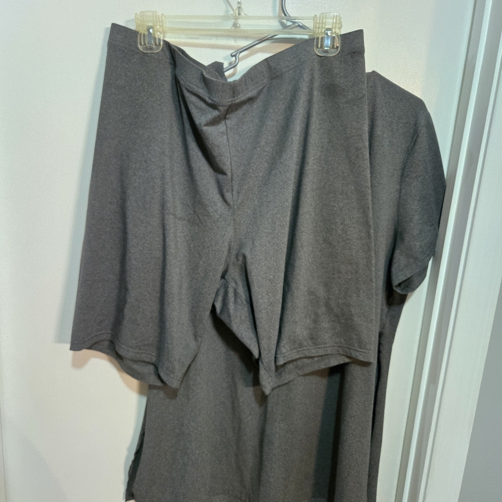 Short Set - Picture 4 of 5